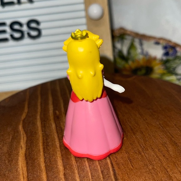 Nintendo Super Mario PRINCESS PEACH Figure Banpresto 2.5" BP Figure 2007 Toy - Picture 2 of 3